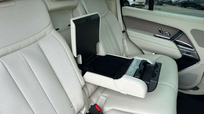 Land Rover Range Rover 3.0 D350 SE 4dr Auto Diesel Estate - Image 30